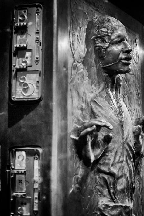 Han Solo frozen in carbonite from Star Wars: The Empire Strikes Back (1980) Han Solo In Carbonite, Han Solo Carbonite, Wars Aesthetic, Dark Vador, Star Wars Empire, Star Wars Tattoo, The Force Is Strong, Original Trilogy, George Lucas