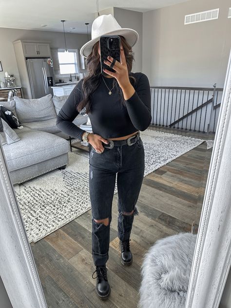 Double Belt Buckle Outfit, Doc Martens 1460 Outfit, Doc Martens And Jeans, Cropped Straight Leg Jeans Outfit, Ripped Jeans Outfit Black, Buckle Belt Outfit, Black Straight Leg Jeans Outfit, Meghan Sisco, Western Belts Outfit