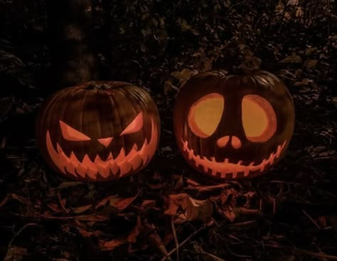 Pumpkin Faces Ideas, Spooky Halloween Drawings, Pumpkin Carving Aesthetic, Carving Aesthetic, Pumpkin Painting Halloween, Halloween Pumpkin Painting, Creative Pumpkin Painting, Painting Pumpkin, Aesthetic Creative