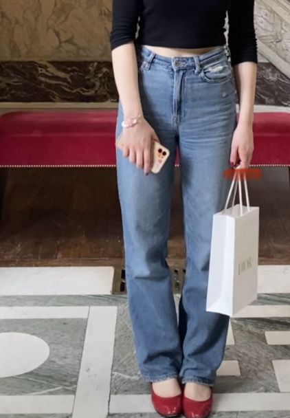 Lily Rose Depp Paris Style, Ballet Flats Lily Rose Depp, Lily Rose Depp Flats, Repetto Red Flats, Repetto Ballet Flats Red, Lily Rose Depp Red Shoes, Ballet Flat Outfits Aesthetic, Ballet Flats Outfit Coquette, Red Ballet Flats Outfit Fall