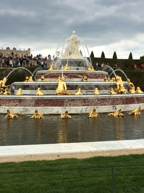 Versailles fountain Versailles Garden, Living Forever, House Garden, Bloxburg House, Versailles, Places To Travel, Sydney Opera House, The Row, Louvre