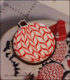 Tea, Cake & Create: Marbled Christmas Bauble Cookies Christmas Bauble Cookies, Christmas Party Sweets, Icing Biscuits, Good Housekeeping Magazine, Christmas Sugar Cookies Decorated, Gingerbread House Designs, Party Sweets, Shaped Cookies, Heart Shaped Cookies