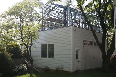 garage greenhouse Shed With Greenhouse, Garage Greenhouse, Rooftop Greenhouse, Natural Plant Food, Hobby Greenhouse, Garage Roof, Villa Bali, Membrane Roof, Greenhouse Shed