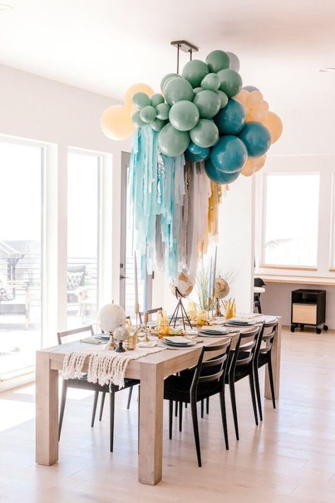 Balloon Therapy, Fringe Streamers, Ceiling Balloons, Party Fringe, Balloon Decoration Ideas, Streamer Wall, Balloon Chandelier, Balloon Ceiling, Party Streamers