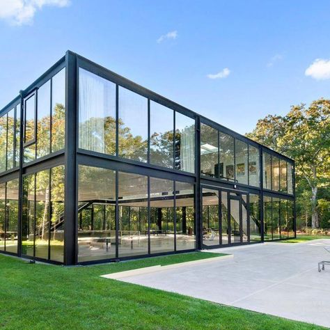 Own a glass-box Hamptons home designed by One World Trade Center's structural engineer | 6sqft Glass Sunroom, Black Architecture, Glass House Design, Sales Gallery, Sun House, Dubai Skyscraper, Glass Building, Glass Structure, One World Trade Center