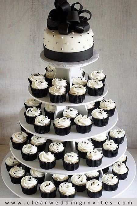 Cheap Wedding Cakes, Black And White Cupcakes, Buffet Dessert, Black And White Wedding Cake, Display Tower, Black And White Wedding Theme, Black White Parties, Rustic Wedding Decorations, Black Wedding Cakes