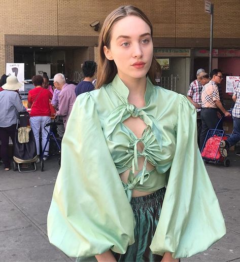 Mint green silk taffeta top 🌿 Mint Green Outfits, Kim Shui, Silk Taffeta, Green Tie, Clothing Details, Green Outfit, Green Silk, Tie Top, Minimalist Outfit