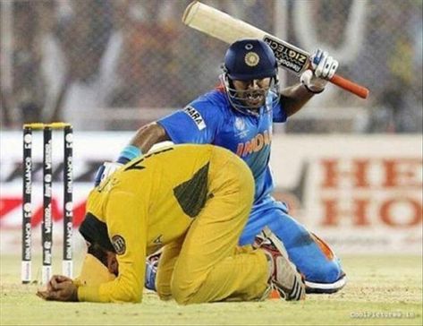 28 More Perfectly Timed Sports Photos - Funny Gallery Crickets Meme, Jw Humor, Crickets Funny, Funny Sports Pictures, Awkward Funny, Oufits Casual, Perfectly Timed Photos, 10 Funniest, Sports Pictures