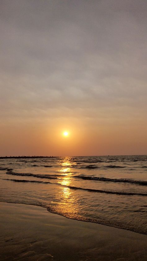 Sunrise Aesthetic Pictures, Thiruvananthapuram Aesthetic, Beach Sunset Aesthetic Instagram Story, Sunset Beach Photos Aesthetic, Puri Beach Aesthetic, Sunset Pictures Instagram, Sunset Aesthetic Instagram Story, Sunrise Photography Beach, Sunset Snap