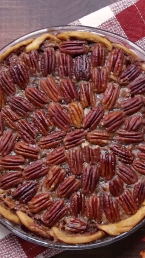 With a cinnamon roll crust, this pecan pie is packed with sweet, nutty goodness. Cinnamon Roll Pecan Pie, Cinnamon Roll Crust, Pecan Pie Crust, Pecan Cobbler, Pecan Recipes, Cinnamon Bread, Baking Project, Yummy Comfort Food, Cake Decorating Tutorials