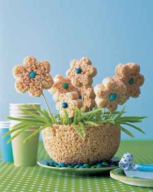 Basic Crispy Cakes Fruit Desserts Easy, Edible Centerpieces, Daisy Cakes, Krispy Treats, Rice Krispy, Rice Crispy Treats, Crispy Treats, Rice Krispie Treats, Rice Krispie