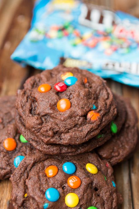 These chocolate m&m cookies are what dreams are made of! My goodness they are delicious!! M And M Cookies, Chocolate M M Cookies, Oh Sweet Basil, M M Cookies, M And M, White Chocolate Chip Cookies, Peppermint Cookies, Sweet Basil, Chocolate Pecan