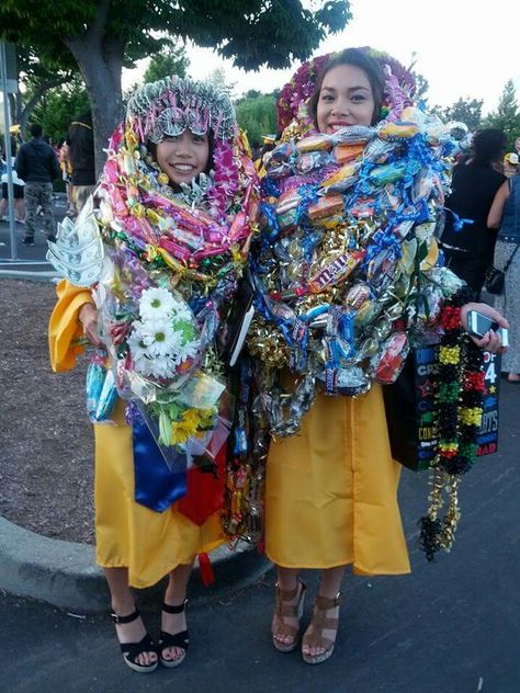 Graduation lei, money lei, candy lei, money crown Cute Graduation Lei Ideas, Graduation Lei Ideas Candy, Candy Graduation Necklace, Cute Graduation Leis, Snack Leis For Graduation, Filipino Graduation Lei, Preschool Graduation Leis, Kindergarten Graduation Leis Diy, Lei Ideas For Graduation