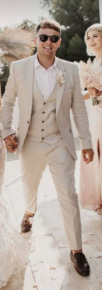 Groomsmen Attire Beach Wedding, Seychelles Wedding, Wedding Suit Groom, Men Wedding Suit, Suit Beige, Beach Wedding Groom, Suit Groom, Boho Beach Wedding, Wedding Suits Groom