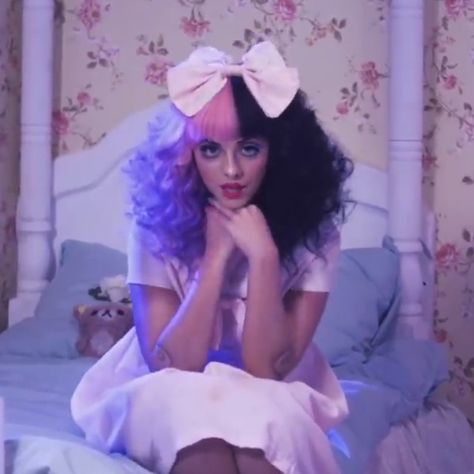 Melanie Martinez Pfp Dollhouse, Doll House Melanie Martinez, Dollhouse Melanie Martinez, Melanie Martinez Carousel, Dollhouse Melanie, Melanie Martinez Dollhouse, Alphabet Boy, Timothy Heller, Pacify Her