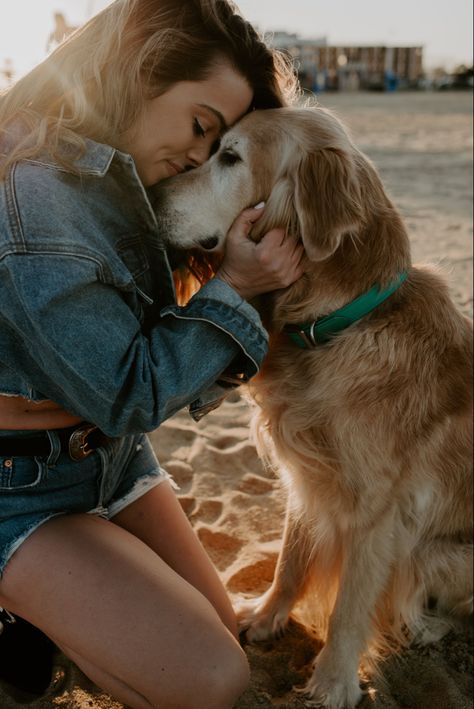 Dog Owner Photoshoot, Mom Photo Shoots, Dog Family Pictures, Pet Photography Poses, Dog Photoshoot Pet Photography, Dog Photography Poses, Dog Portrait Photography, Animal Photoshoot, Photos With Dog