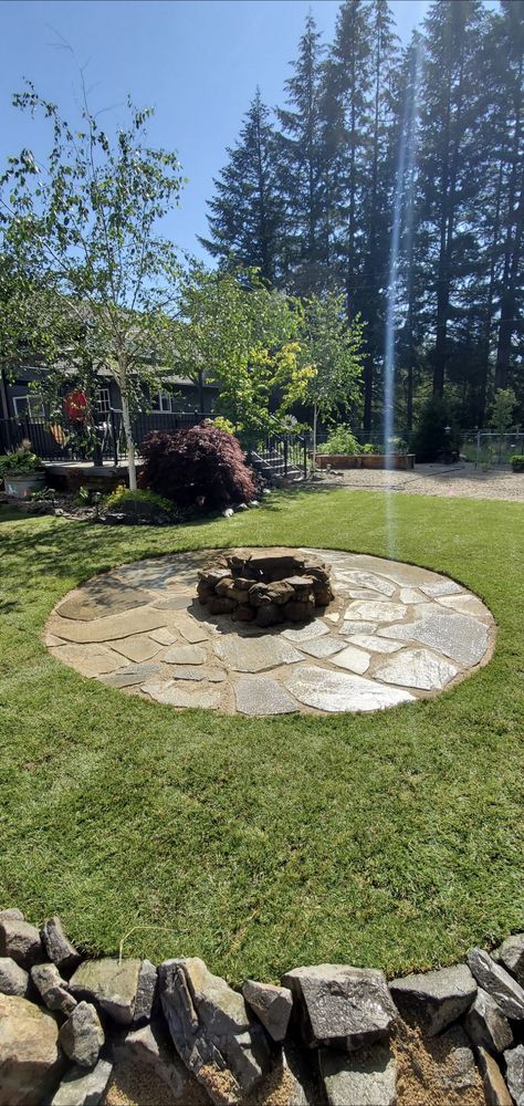 Flagstone Fire Pit Area, Fire Pit Flagstone, Flat Stone Patio, Fire Pit On Grass, Flagstone Fire Pit, Landscaping Sand, Mist Landscape, Bonfire Pit, Paver Fire Pit