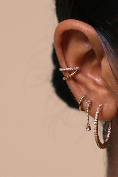 Bridal Multiple Piercings, Wedding Earrings Multiple Piercings, Minimalist Accessories Jewellery, Dainty Choker Necklace, Piercing Inspo, Forward Helix Piercing, Cool Ear Piercings, Pretty Ear Piercings, Multiple Earrings