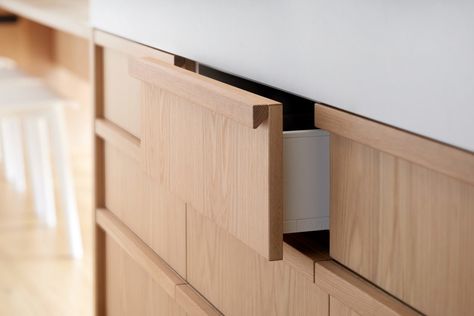 Handleless Cabinets, Millwork Details, Cabinet Detailing, Joinery Design, Joinery Details, Casa Country, The Local Project, Kitchen Furniture Design, Kitchen Drawers