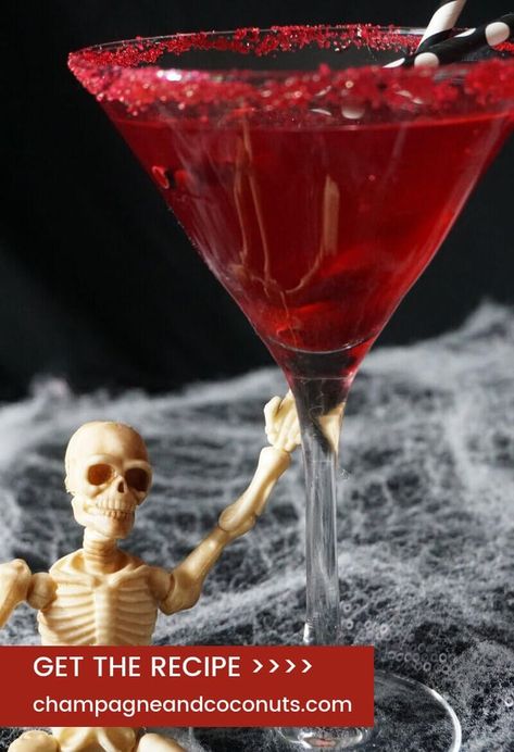 Classic Cosmopolitan Recipe, Halloween Martini, Halloween Themed Drinks, Pomegranate Vodka, Cosmopolitan Recipe, Pomegranate Cocktails, Champagne Martini, Halloween Drinks Alcohol, Halloween Parejas