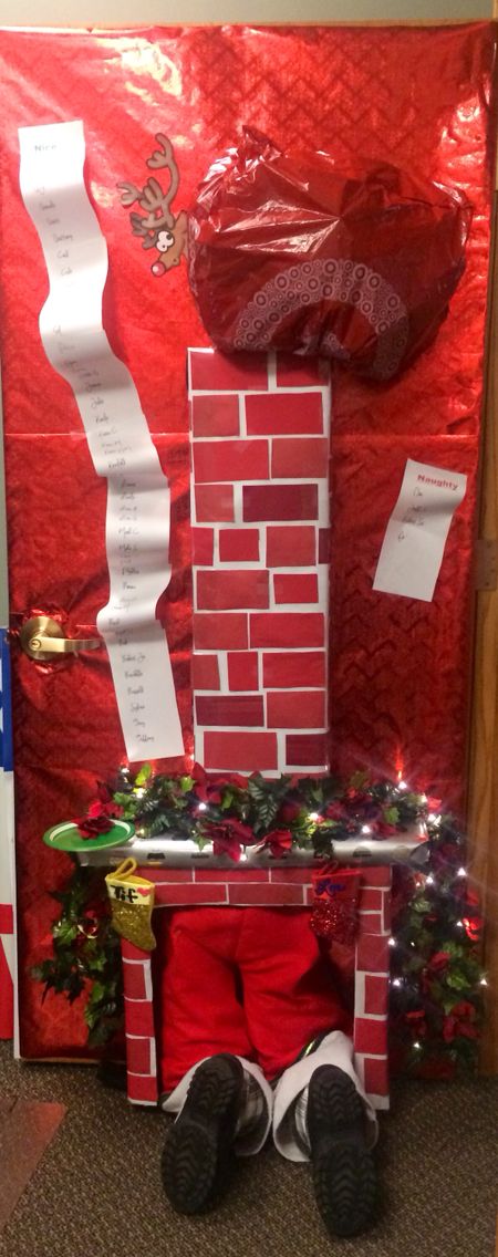 Christmas Door Decorating Ideas, Christmas Door Decorating, Door Decorating Ideas, Holiday Door Decorations, Christmas Contests, Christmas Door Decorating Contest, Christmas Door Decoration, Door Decorating Contest, Door Decorating