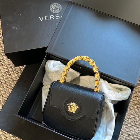 Small Versace Handbag Black Small Handbag, Medusa Versace, Spirit Wolf, Versace Handbags, Versace Couture, Versace Bags, Couture Bags, Small Handbag, Small Bags