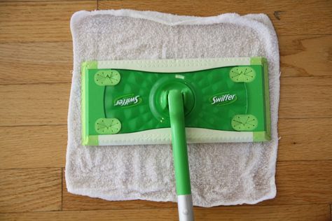 Swiffer Sweeper, Swiffer Pads, Can Upcycle, Wash Clothes, Old Towels, Homemade Cleaning Products, Diy Cleaners, Cleaning Recipes, Cleaners Homemade