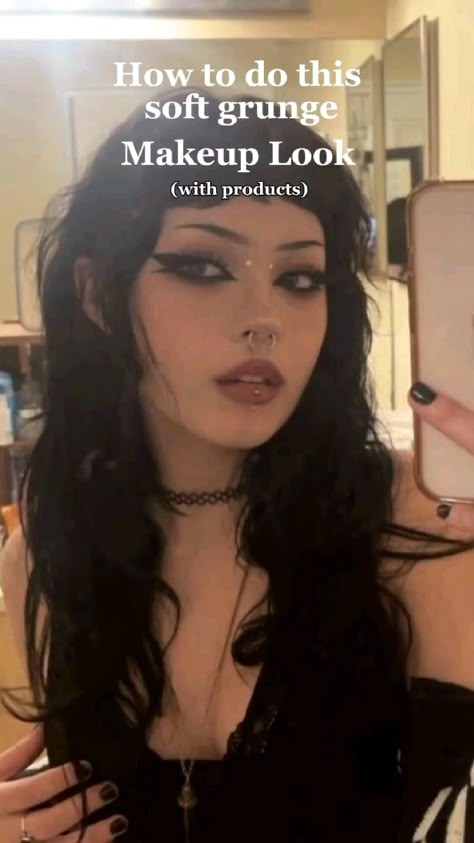 Emo Makeup Tutorial, Soft Grunge Makeup, Grunge Makeup Tutorial, Goth Makeup Tutorial, Goth Eye Makeup, Dark Makeup Looks, Punk Makeup, Makeup Looks To Try, Alt Makeup