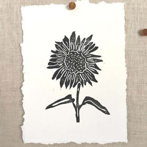 #blockprinting #sunflowerart #sunflower #artprint Sunflower Block Print, Sunflower Linocut, Linocut Logo, Block Print Wall Art, Block Print Wall, Flower Linocut, Diy Stamps, Sunflower Art Print, Lino Printing