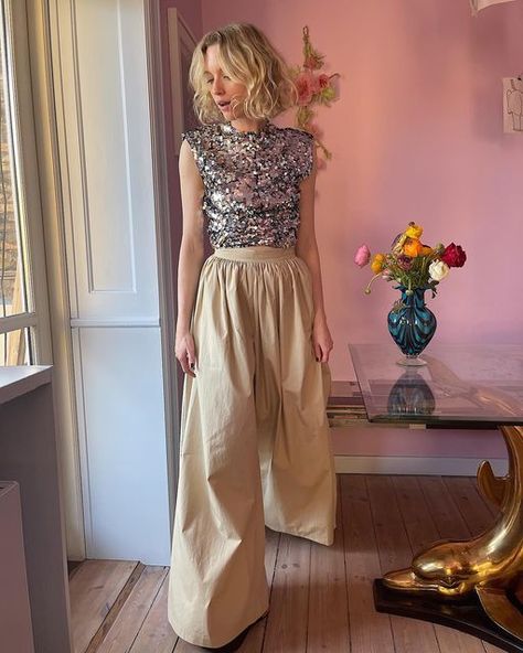 Nice Shorts, Long Legs, Leg Pants, What To Wear, Maxi Skirt, Lookbook, Short Hair Styles, Short Sleeve Dresses, Fashion Inspo