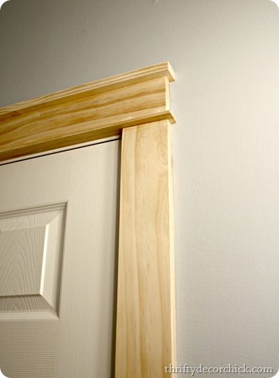 DIY craftsman door trim Diy Craftsman Door, Craftsman Door Trim, Pintu Interior, Craftsman Trim, Craftsman Farmhouse, Craftsman Door, Thrifty Decor Chick, Craftsman Bungalow, Door Trim