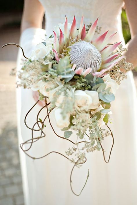 Boho wedding bouquet with twigs Protea Bouquet Wedding, Protea Wedding, Protea Bouquet, Church Wedding Flowers, Bouquet Bride, Unique Wedding Flowers, Brunch Wedding, Desert Wedding, Bouquet Of Flowers