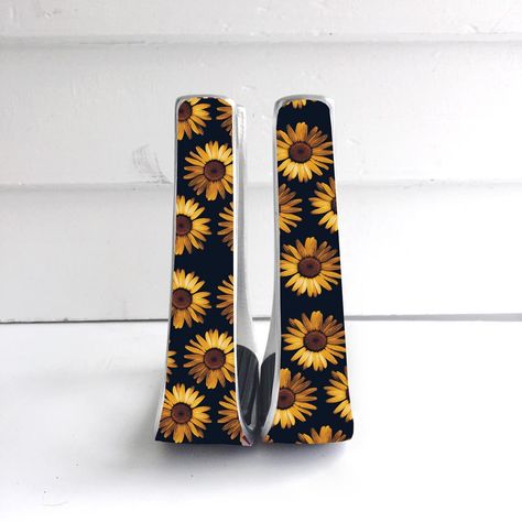 New add! Ava sunflower 🌻 also comes in a brown background as well . ✖️[Design Nam Western Riding Tack, Barrel Racing Tack Sets, Sunflower Horse, Quarter Horses For Sale, Horses Tack, Western Pleasure Horses, Barrel Racing Saddles, Western Sunflower, Horse Halters