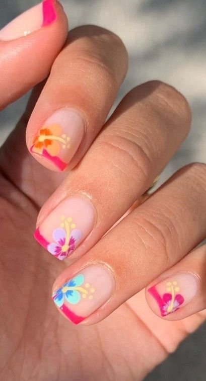 Preppy Flower Nails, Tropical Nails Beach Hawaiian Flowers, Fall Hawaii Nails, Hawaiian Manicure, Hawaiian Nail Designs Tropical Flowers, Thailand Nails Designs, Hawaiian Nail Ideas, Hawaiin Nails Ideas, Hawaii Inspired Nails