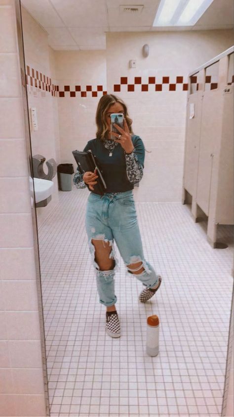 Dress Outfits With Jeans, Checkered Vans Western Outfit, Basic Western Outfit, Fall Wear For Women, Cute Southern Outfits, Western Outfits For School, Country Girl Style Outfits, Western Fits, Casual Country Outfits