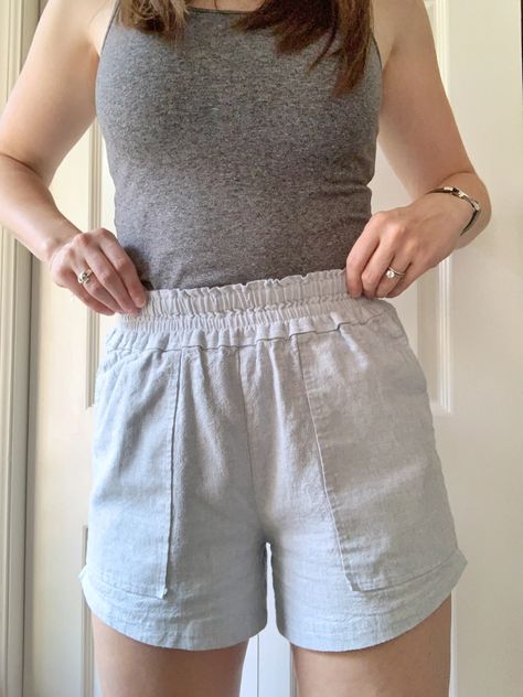 Elastic High Waisted Shorts with Exposed Pockets Sewing Tutorial – Sew Bake Decorate Elastic Waist Shorts Pattern, Shorts Pattern Free, Hoodie Sewing, Sewing Pockets, Stranger Things Costume, Sewing Shorts, Sewing Shirts, Shorts Tutorial, Costume Tutorial