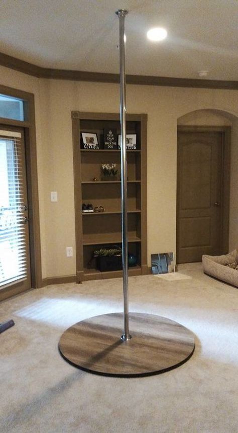 Dancing Pole In Apartment, Strip Pole In Bedroom, Strip Pole In House, Room With Striper Pole, Pole At Home Ideas, Bedroom With Stripping Pole, At Home Strip Pole Room, Aesthetic Pole Dancing Room, Dancing Pole In House