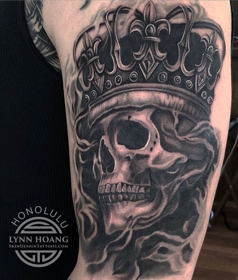 Hawaii Tattoo, Half Sleeve Tattoo Stencils, Revelation Tattoo, Skull Crown, Chicano Tattoos Sleeve, Skull King, Skull Hand Tattoo, P Tattoo, Rose Drawing Tattoo