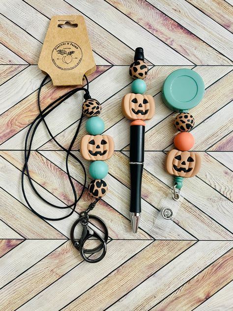 Silicone Beaded Keychains, Keychain Crafts, Beaded Items, Keychain Craft, Bead Projects, Halloween Jack O Lanterns, Butterfly Kisses, Bubblegum Beads, Halloween Jack