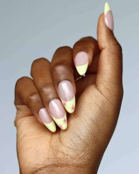 Spring is here! 🌸 𝗣𝗮𝘀𝘁𝗲𝗹 𝗬𝗲𝗹𝗹𝗼𝘄 𝗦𝗽𝗿𝗶𝗻𝗴 𝗙𝗹𝗼𝘄𝗲𝗿 𝘀𝗲𝘁 now available 🌼 Flower French Nails, Pastel Yellow Nails, Yellow Spring Flowers, Medium Almond, Nails Salon, Yellow Springs, Almond Shape, Yellow Nails, Dream Design