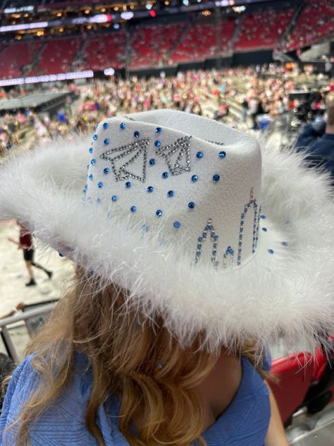 Bedazzled Cowboy Hat Taylor Swift, Eras Tour Hat Ideas, Taylor Swift Tour Outfits, Swift Tour, Taylor Swift Concert, Concert Fits, Hat Ideas, Cowgirl Hats, Blonde Girl