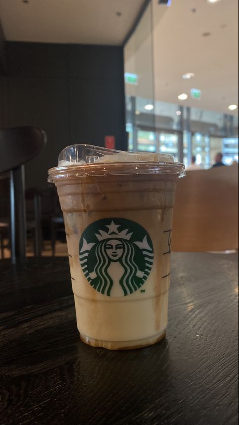 iced caramel macchiato Caramel Macchiato Aesthetic, Starbucks Asthetic, Romanticize Fall, Starbucks Caramel Macchiato, Caramel Macchiato Starbucks, Macchiato Coffee, Pancakes For Two, Iced Caramel Macchiato, Starbucks Wallpaper