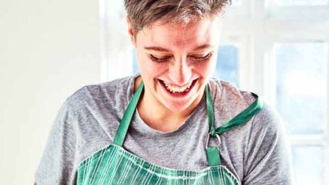 Jack Monroe's tips forsaving money - food audit Cheap Eating, Jack Monroe, Eat On A Budget, Below The Line, Chilli Recipes, Biscuits Easy, Childhood Obesity, Cookery Books, Eating Tips