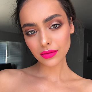 Emma Chen (@emmachenartistry) • Instagram photos and videos Pink Lipstick Look, Neon Pink Lipstick, Bright Pink Lipstick, Pink Lipstick Makeup, Neon Lips, Bright Pink Lips, Bright Pink Lipsticks, Bright Lip, Pink Lips Makeup