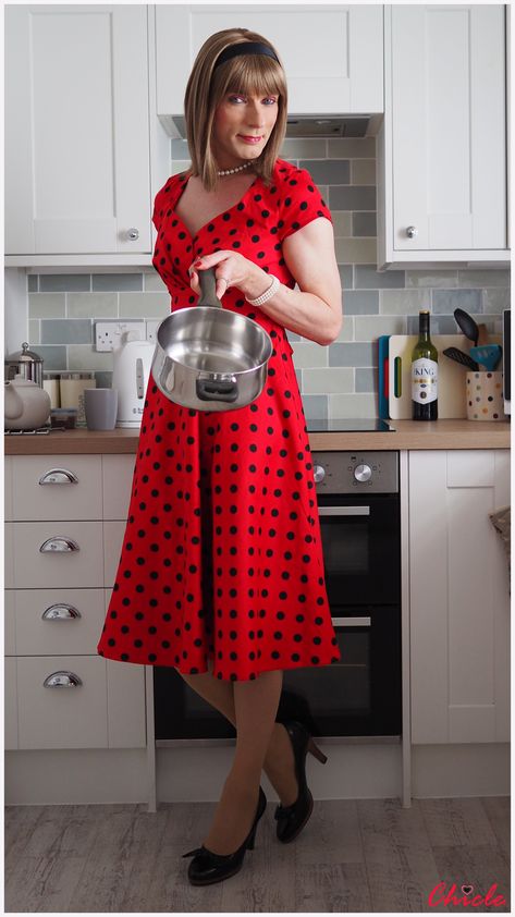 Housewife Dress, Female Transformation, What To Cook, Classy Women, Pretty Woman, Gq, On Tumblr, Men Dress, Retro Fashion