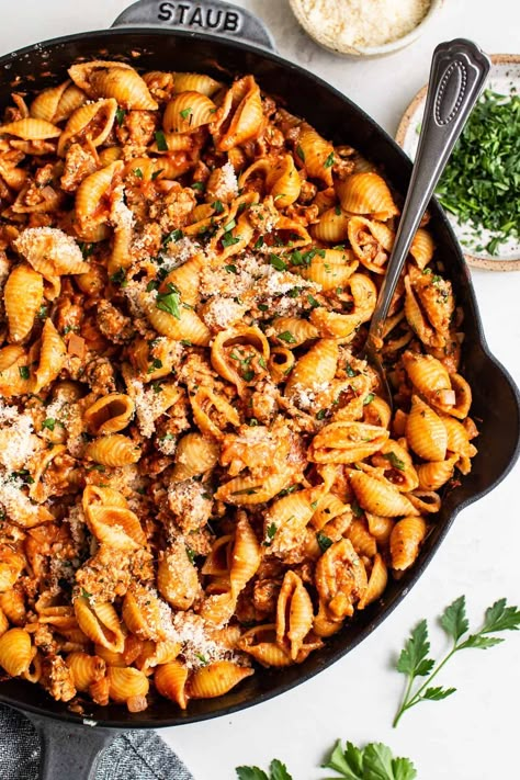 Looking for ground turkey recipes? This ground turkey shells recipe is a filling dinner in 30 minutes that's made with a ground turkey red sauce and macaroni shells. Creamy Turkey Pasta, Noodle Dinner Ideas, Fancy Fast Food, Ground Turkey Pasta Recipes, Turkey Recipes Healthy, Ground Turkey Pasta, Homemade Italian Seasoning, The Best Thanksgiving Turkey, Ground Turkey Recipes Easy