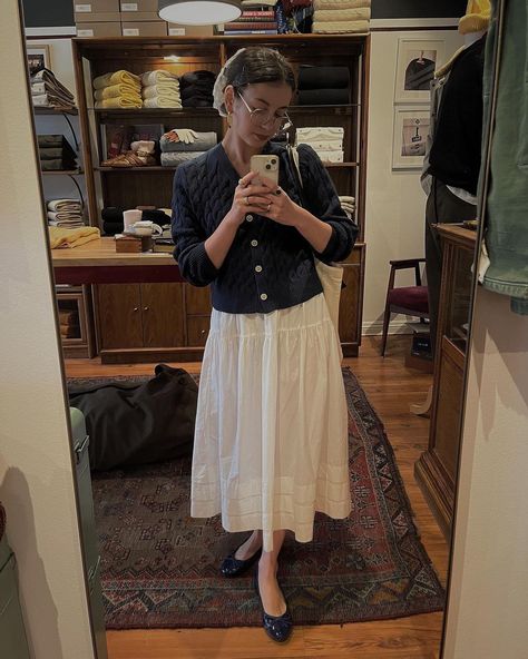 Paola Rios (@paolamrios) • Instagram photos and videos Paola Rios, Mission Fits, Life Core, Feminine Fashion, Vintage Life, June 2024, Spring Summer 2024, Wearing Clothes, Office Outfits