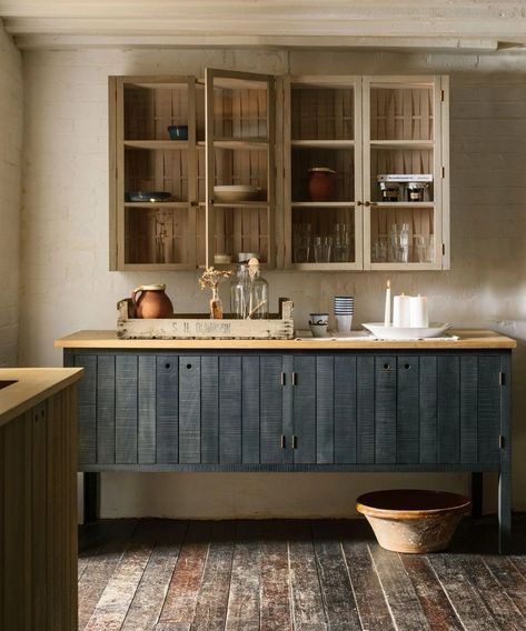 Dapur Rustic, Devol Kitchens, Kabinet Dapur, Cupboard Design, Wooden Kitchen, Skagen, Rustic Interiors, Kitchen Layout, Rustic Kitchen