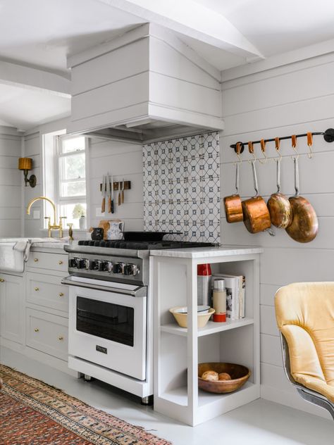 20 Stunning Southern Kitchens – Garden & Gun Urban Electric, Mountain Cottage, Southern Kitchens, Traditional Interior Design, Galley Kitchen, Pot Rack, Cottage Design, English Cottage, Traditional Interior