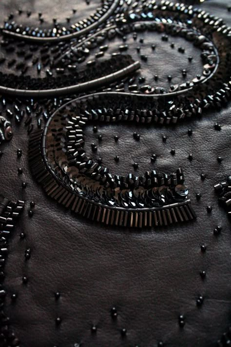 Couture Embellishment, Couture Beading, Bordados Tambour, Tambour Beading, Haute Couture Embroidery, Embellishment Details, Tambour Embroidery, Fabric Embellishment, Couture Embroidery